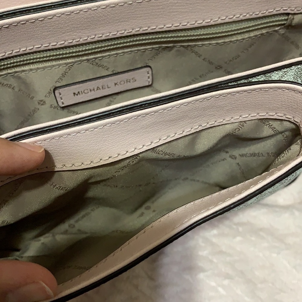 Michael Kors Vanilla Pink Messenger Crossbody - Picture 11 of 16